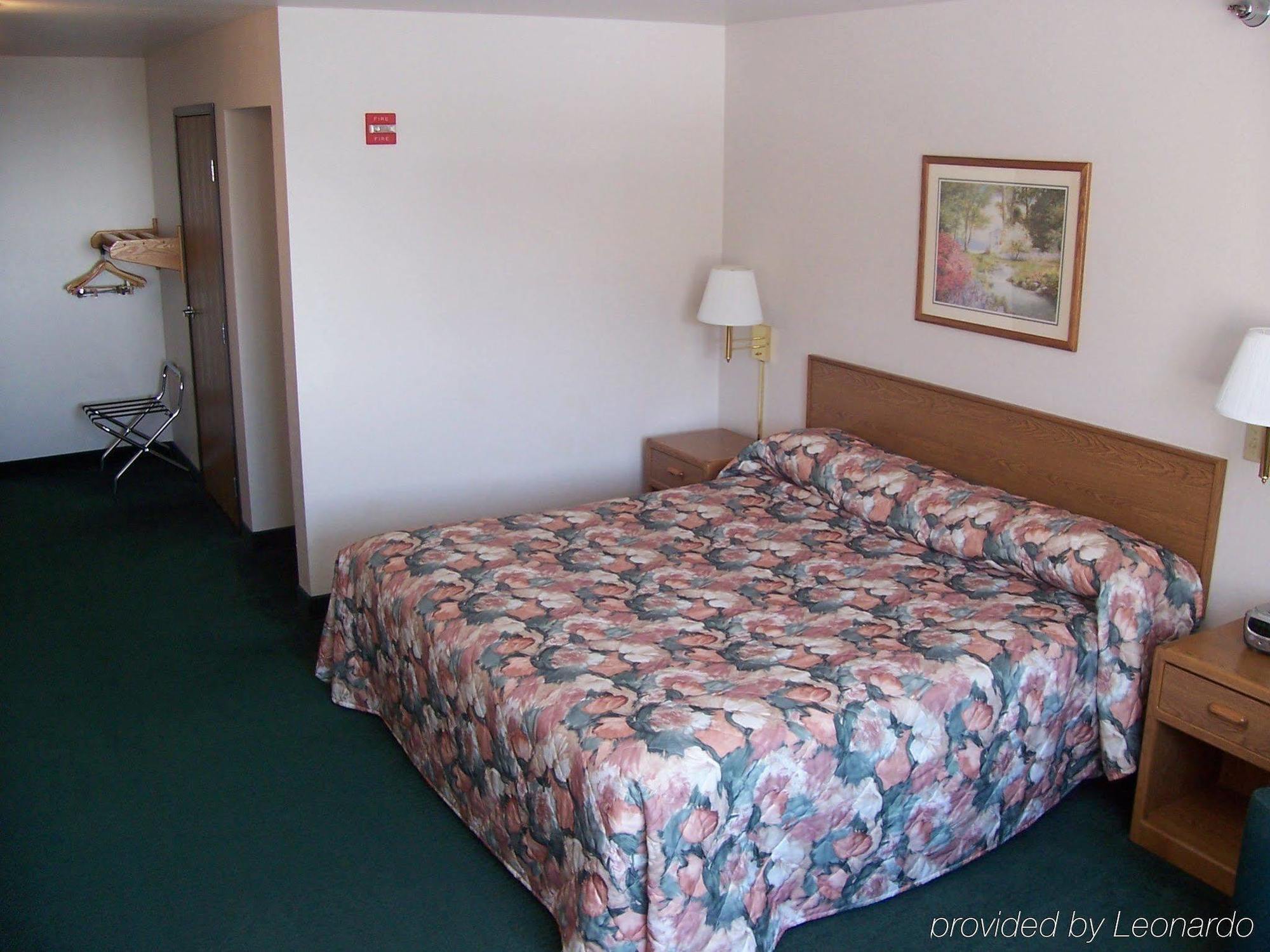 Budget Host Inn & Suites North Branch Chambre photo